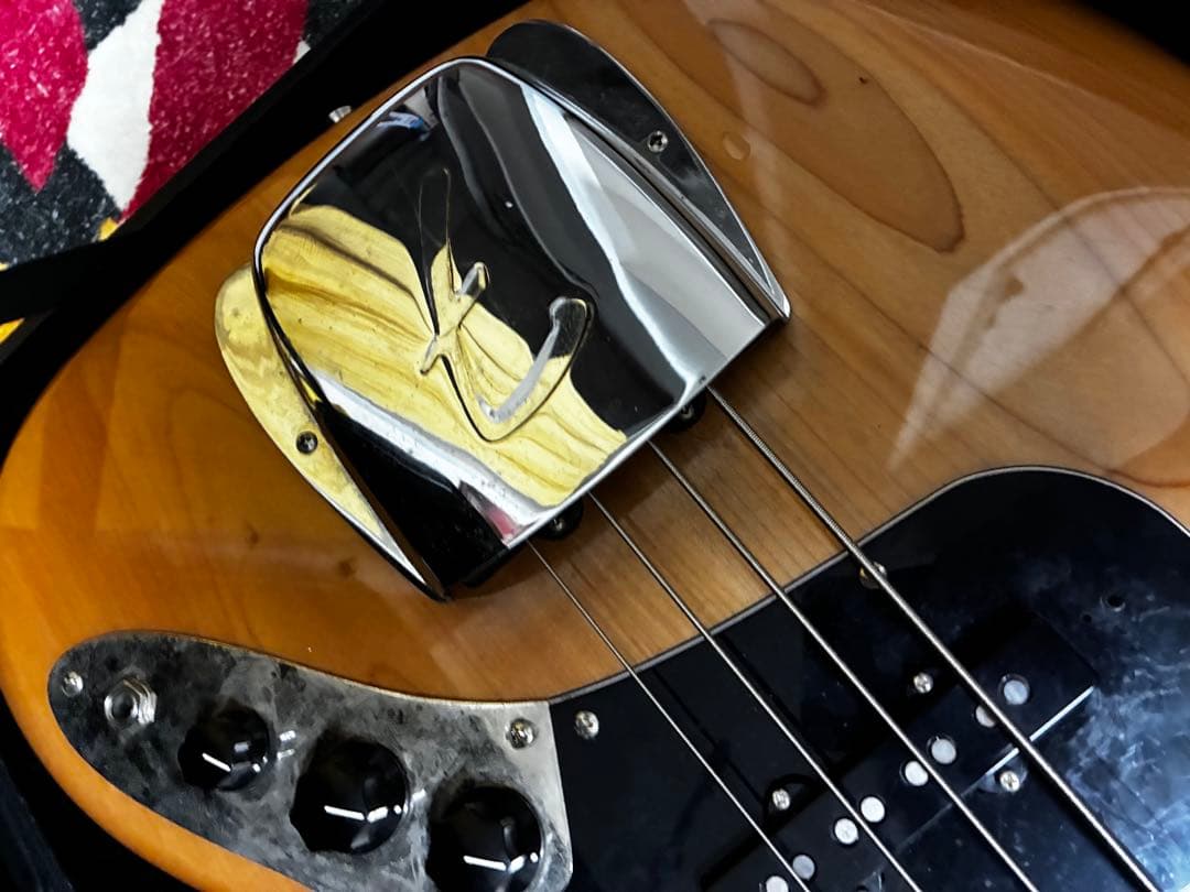 ベース Squier Classic Vibe '70s Jazz Bass