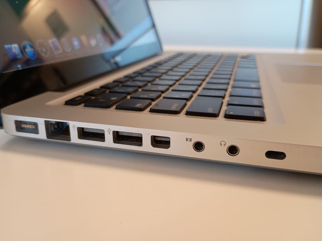 MacBook 13インチ MB466J/A SSD換装　メモリ8GB