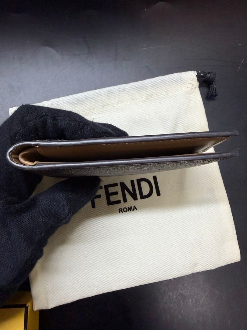 は*歩様 FENDI 二つ折り財布 FFロゴ　カードケース