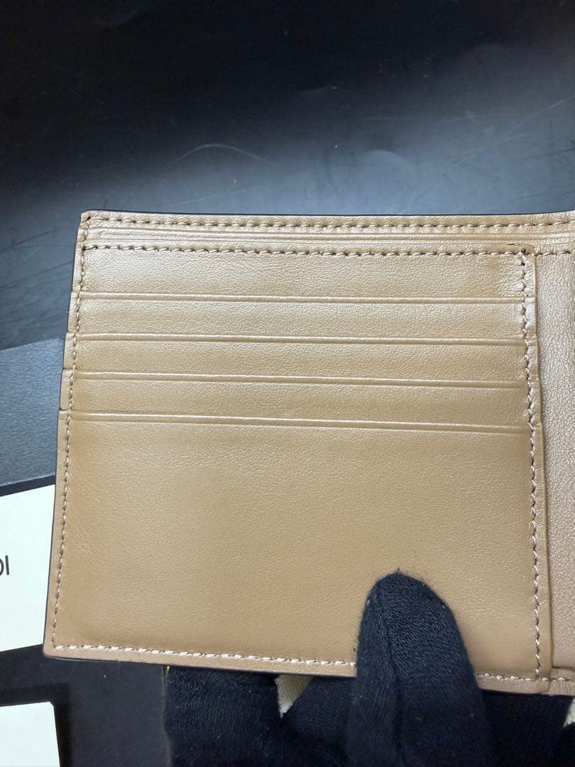 は*歩様 FENDI 二つ折り財布 FFロゴ　カードケース