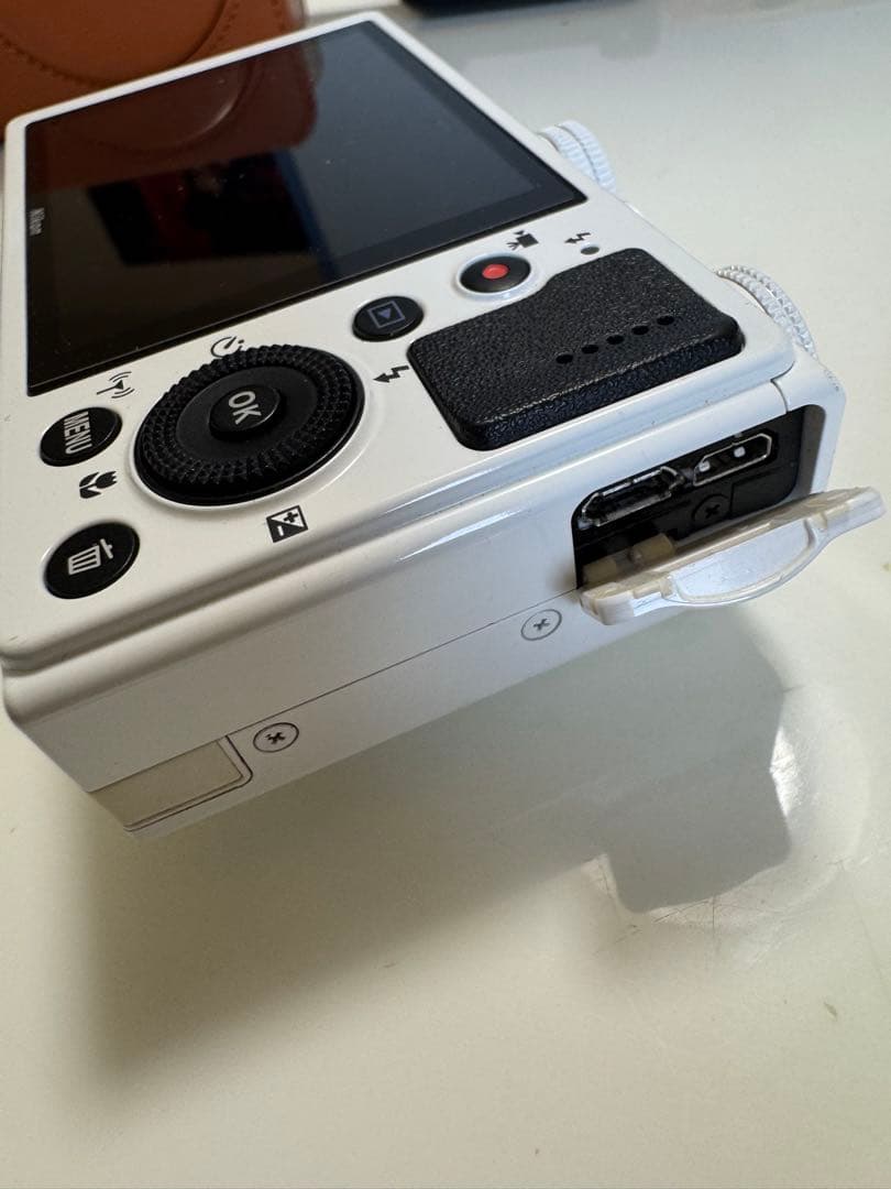 Nikon COOLPIX P340 ホワイト Wi-Fi機能付き