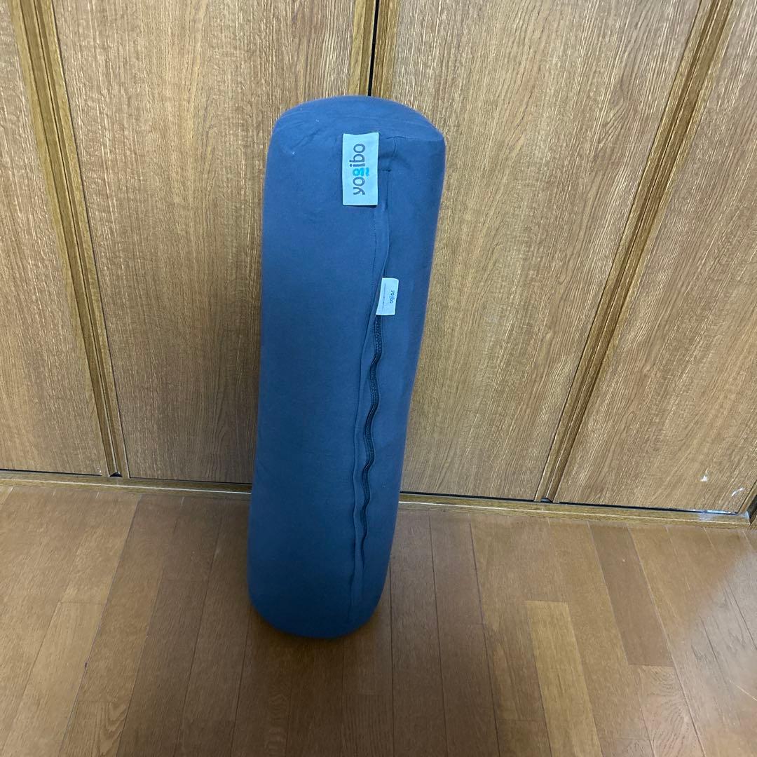 yojibo 円筒形クッション グレー