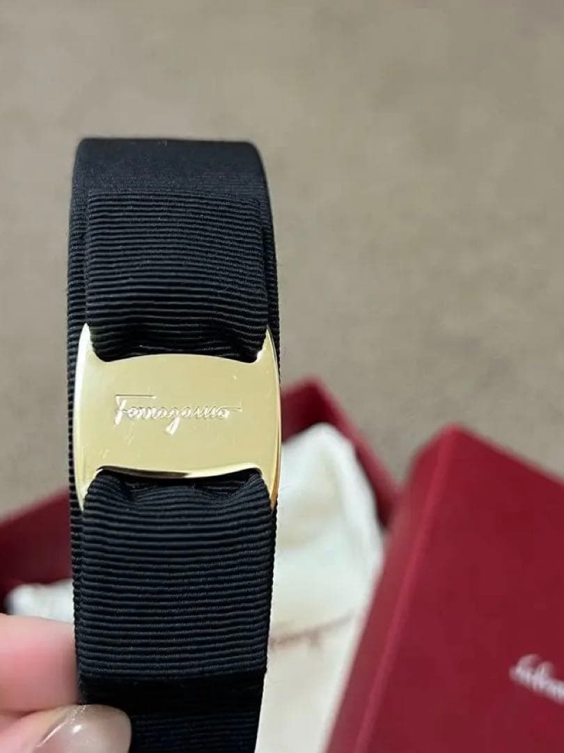 Ferragamo リボン付き カチューシャ