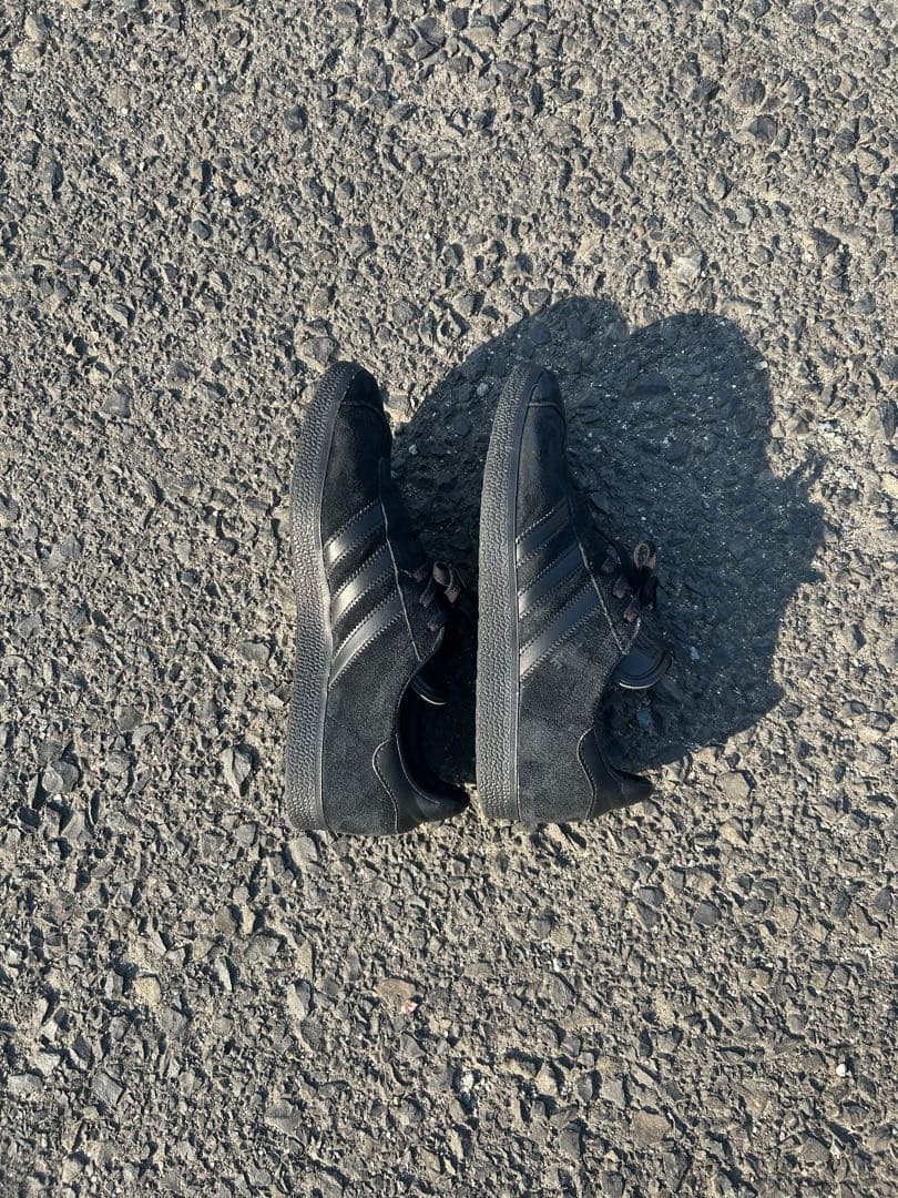 adidas ガゼル GAZELLE トリプルブラックスニーカー