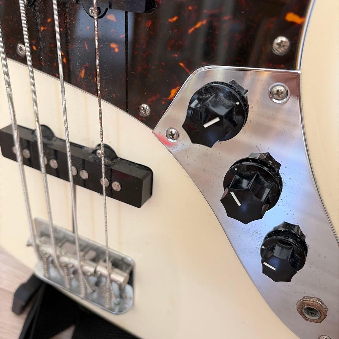 Fender Jazz Bass アイボリー 4弦　中古品
