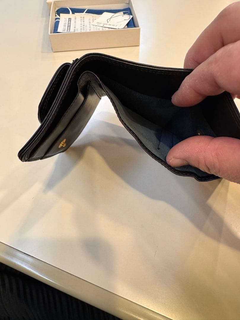 和光•アントニーニの三つ折り財布