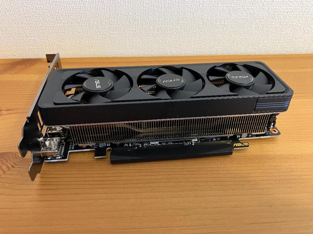 グラフィックボード・グラボ・ビデオカード ASUS GeForce RTX 5060 LP BRK 8GB GDDR7
