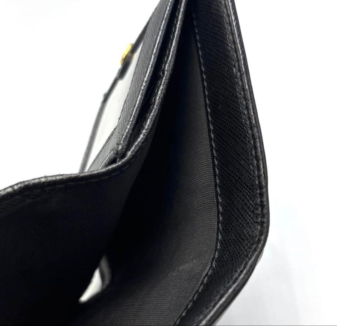 PRADA プラダ サフィアーノ レザー ブラック ゴールド金具 二つ折り財布