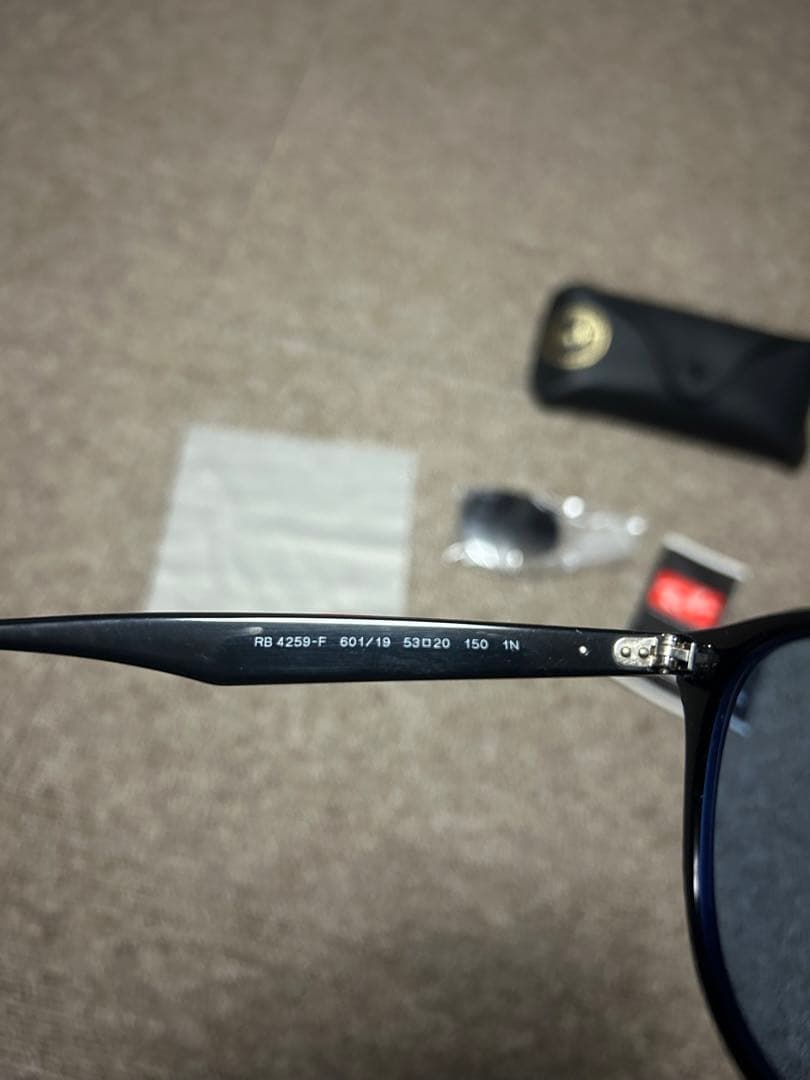 A*e様 Ray-Ban ブラックフレーム サングラス　4259f