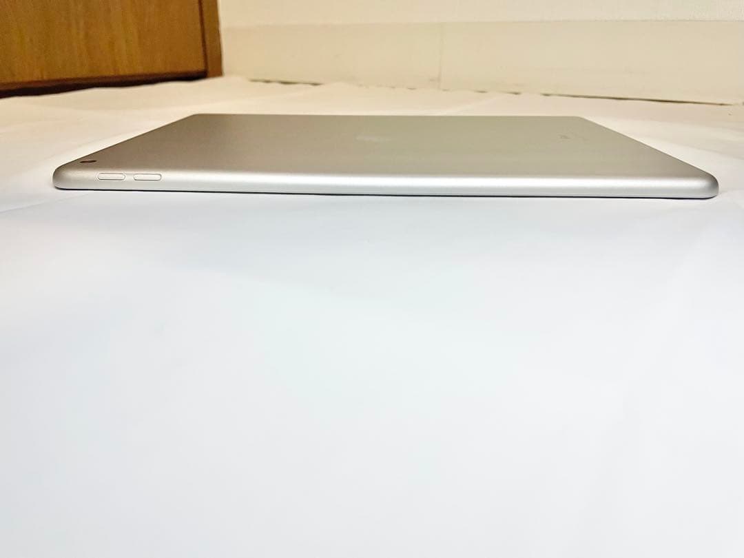 Apple iPad 第8世代 シルバー 32GB Wi-Fi A2270付属有