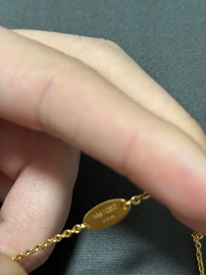 LOUIS VUITTON V字型ネックレス M61083