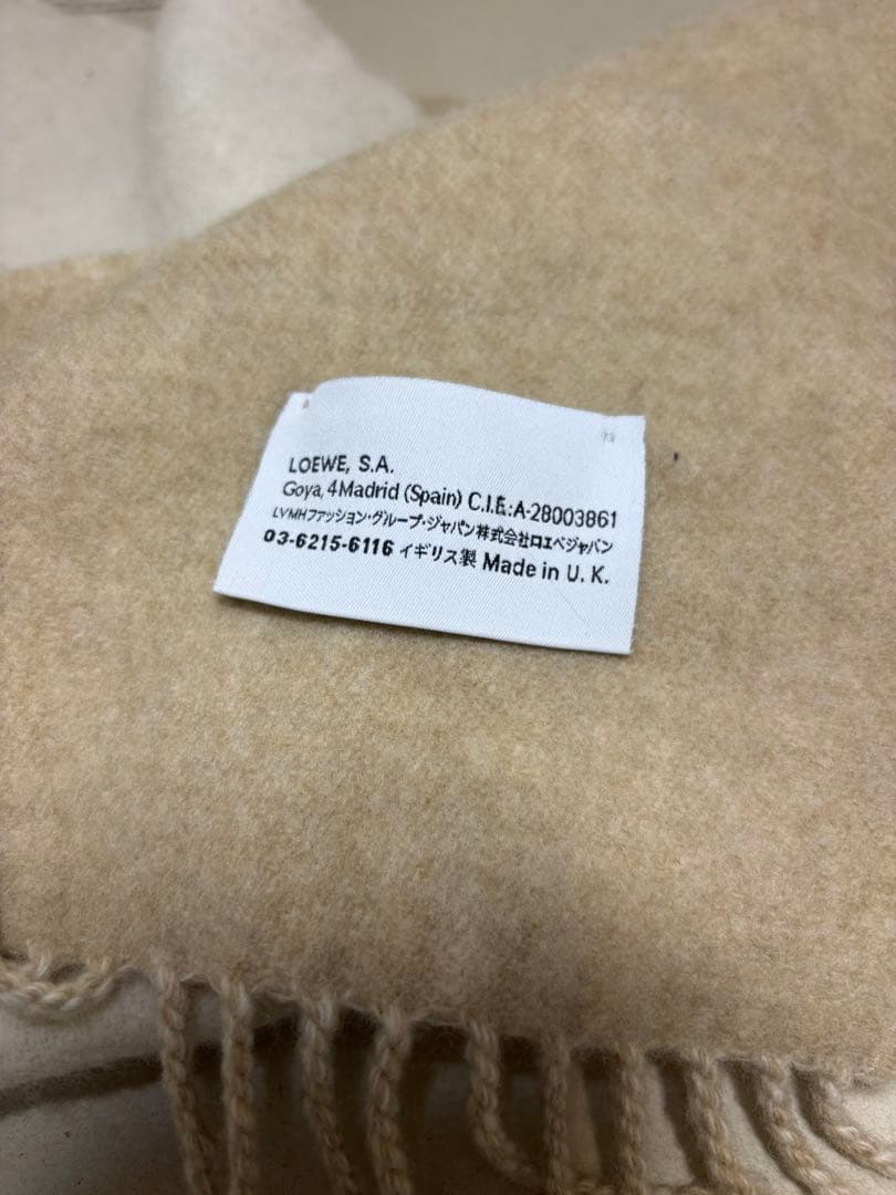 ロエベ マフラーホワイト