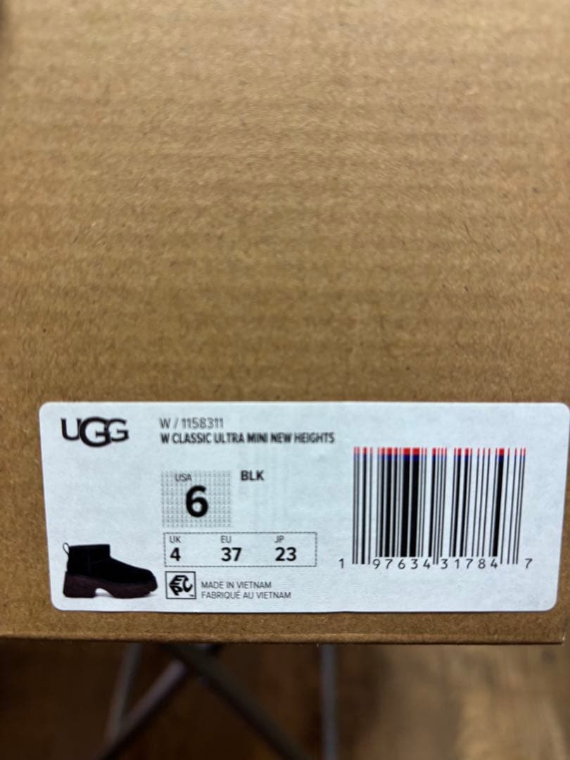 2月12日(木)まで　期間限定お値下げ　 UGG アグ　厚底ムートンブーツ　黒