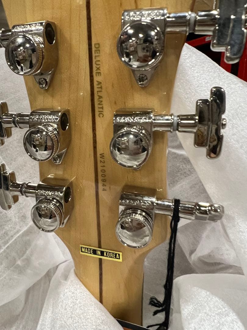 D’Angelico Deluxe Atlantic Desert Gold