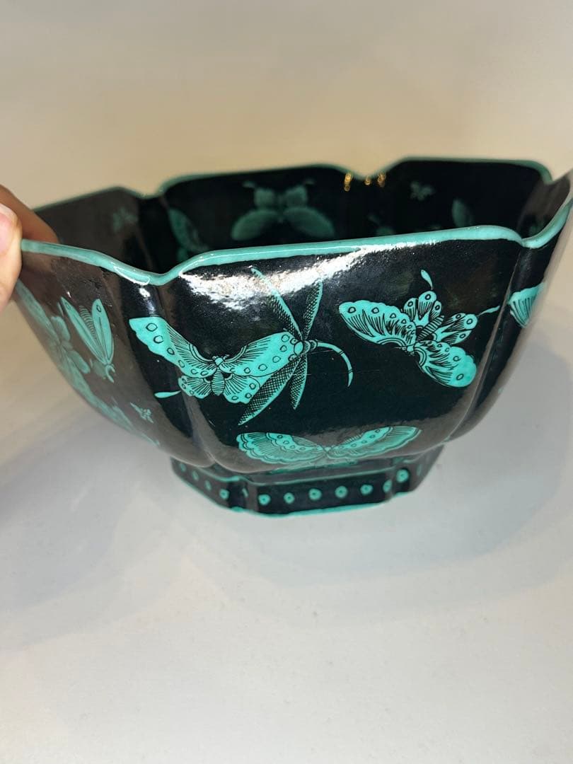 大清乾隆年製　黒地青緑彩　蝶蜻蛉文　六角形大鉢 中国骨董品
