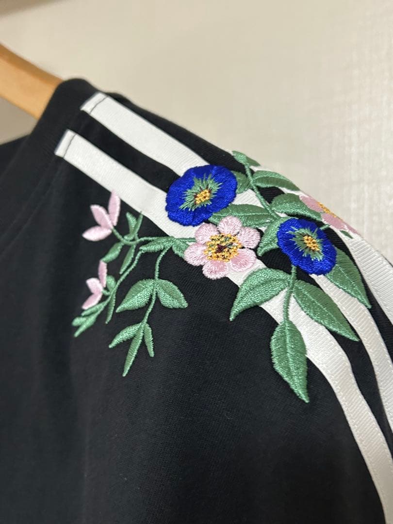 adidas アディダスTシャツ XL花刺繍デザイン