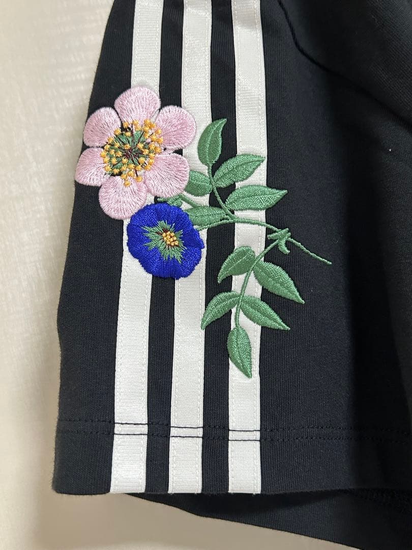 adidas アディダスTシャツ XL花刺繍デザイン