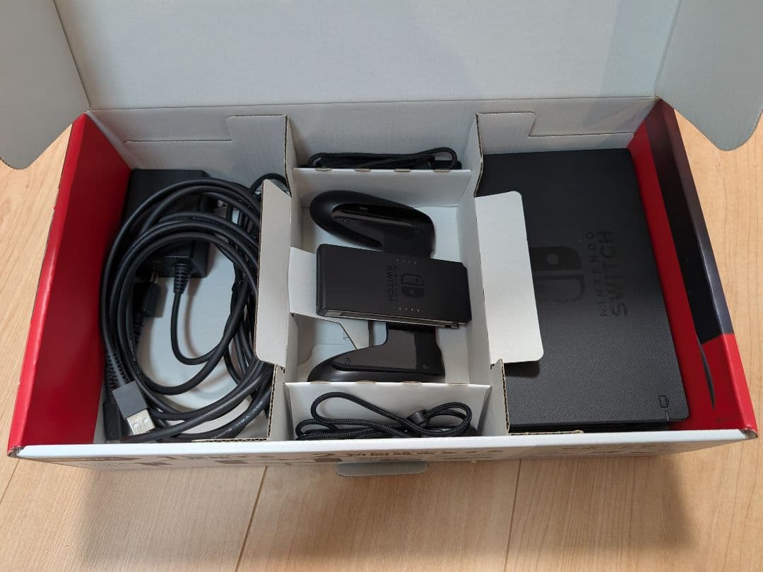 Nintendo Switch　(SDカード、ケース付き)
