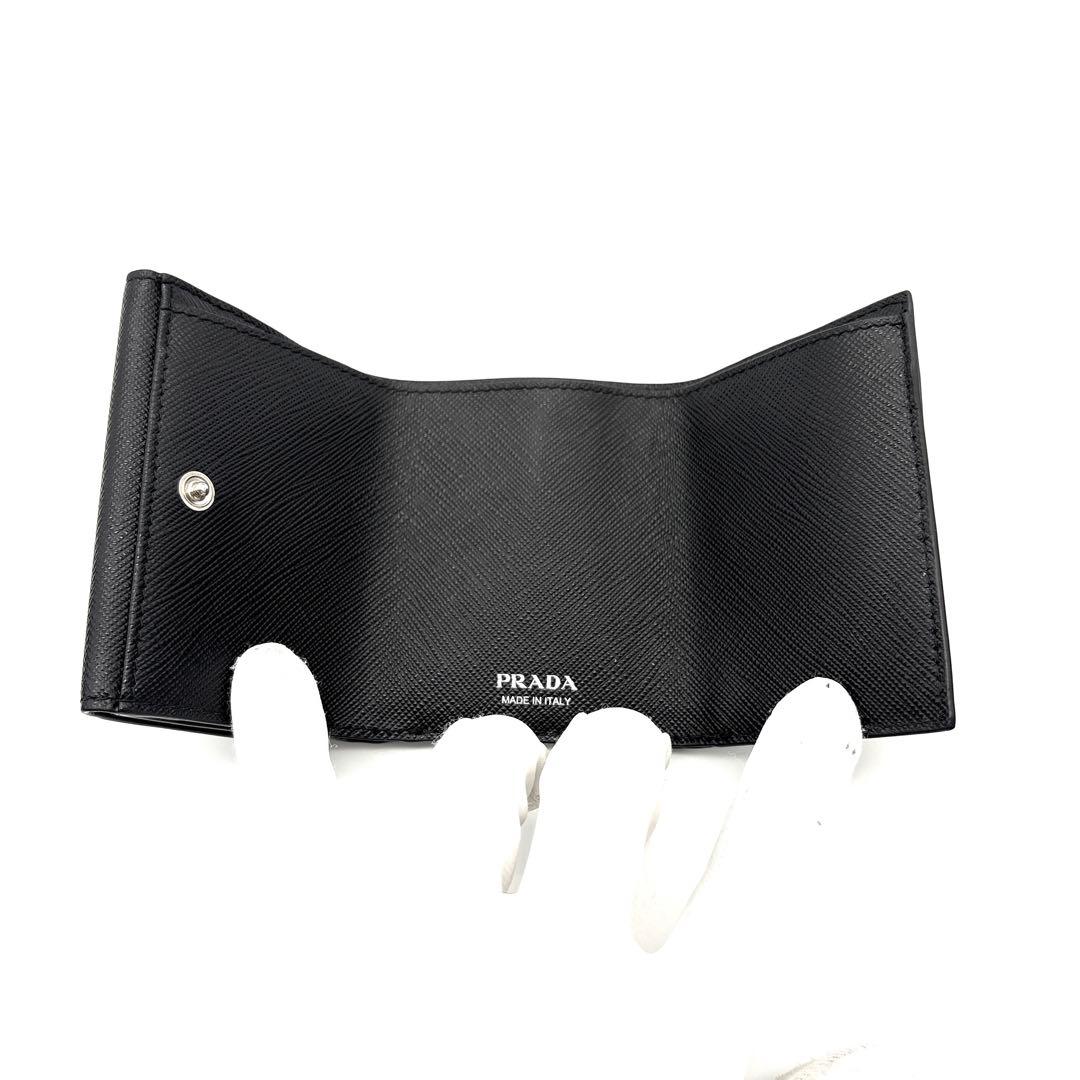 現行◆未使用級◆PRADA 三つ折り財布 三角プレート ブラック 黒