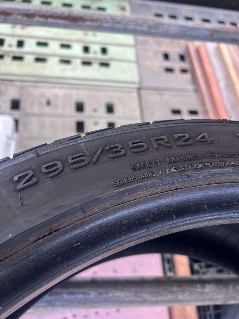 295/35R24 スポーツタイヤ 4本　24インチ