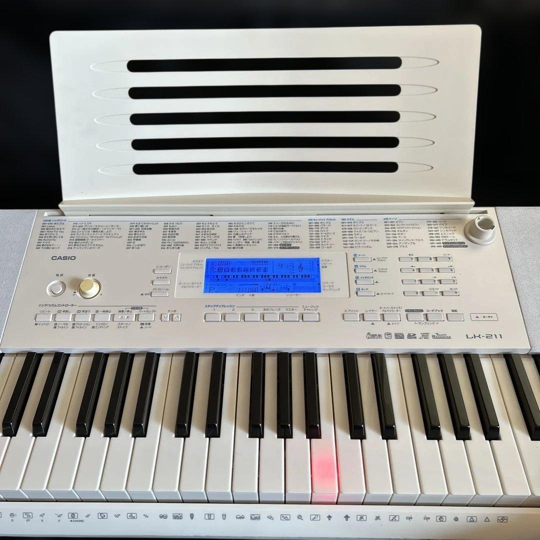美品　CASIO 光ナビゲーションキーボード　LK-211 持ち運びカバー付