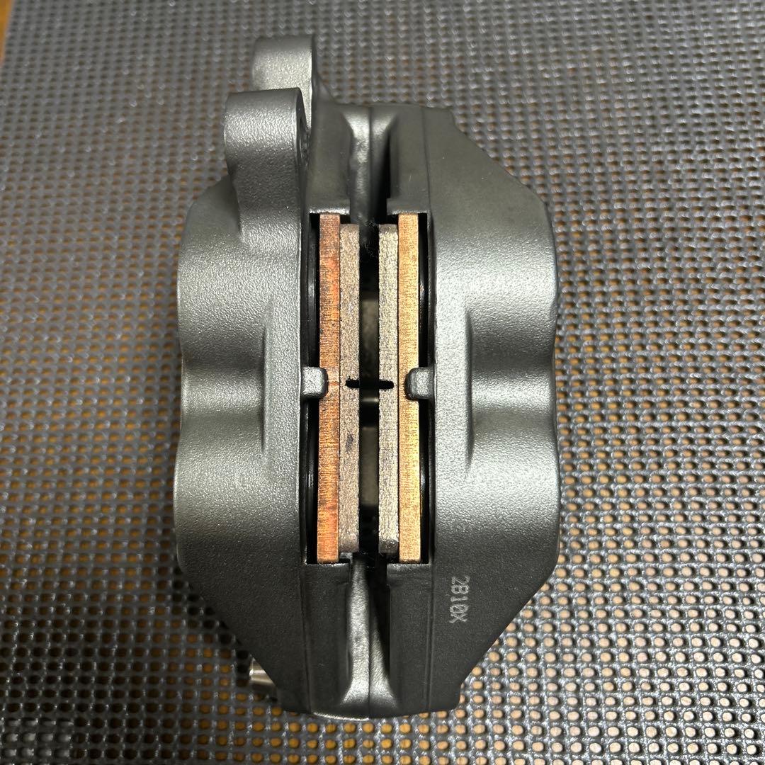 ブレンボ 40mmピッチ キャリパー