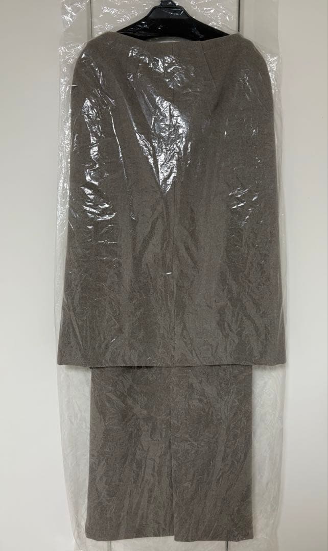 L’AUBE BLANC Narrow line Cape Dress