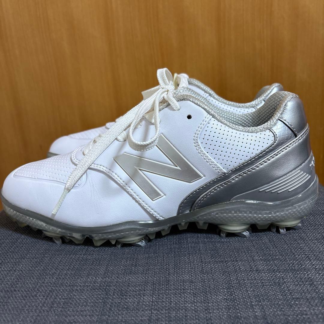 New Balance ゴルフシューズ 女性用 ホワイト/シルバー