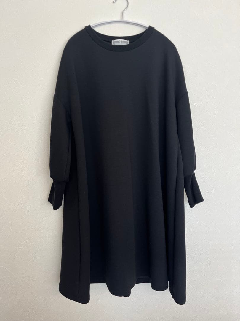 【一度着用】BEARDSLEY ビアズリー　袖パフダンボールワンピース