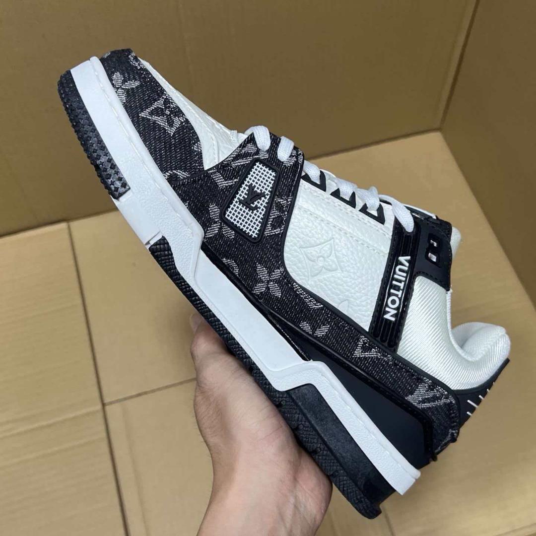 Louis Vuitton モノグラム スニーカー 25CM
