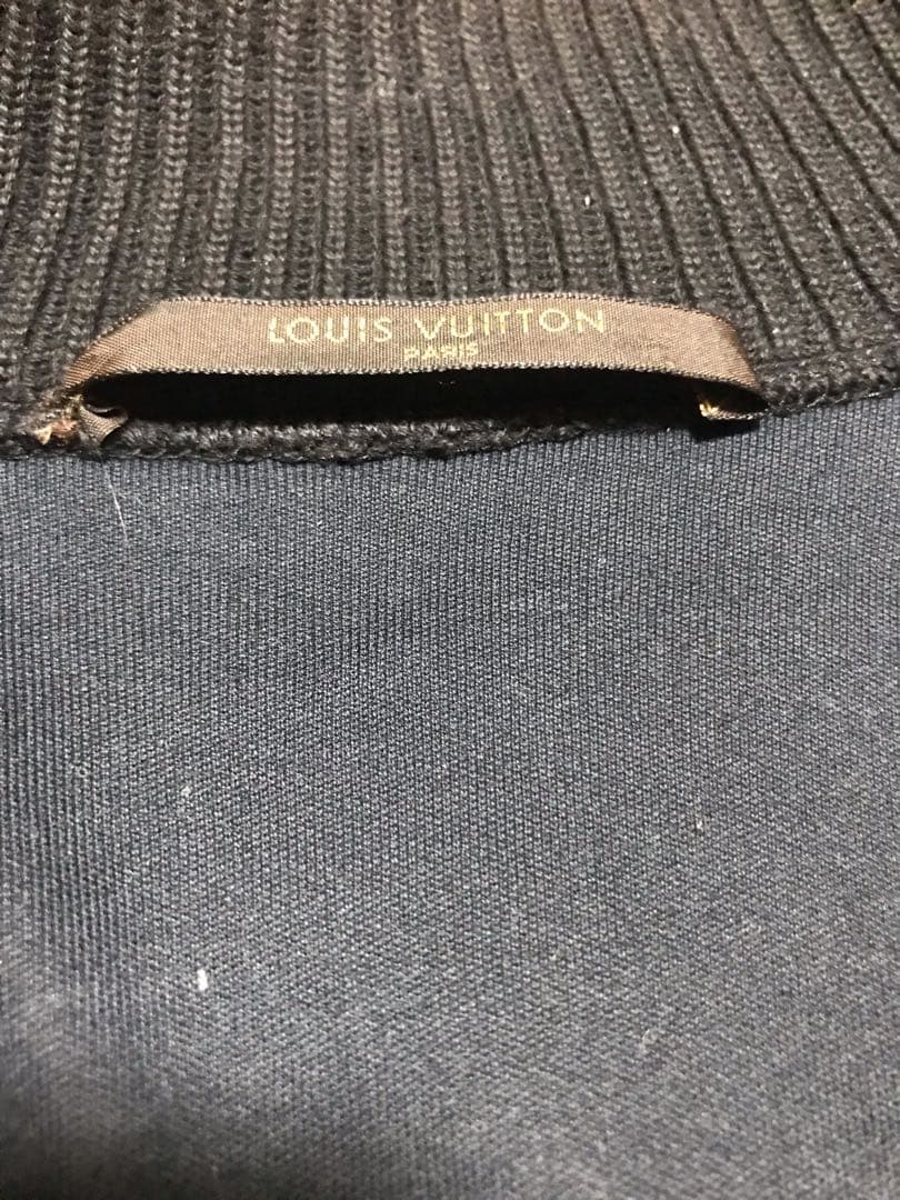 美品 LOUISVUITTON ルイヴィトン LVロゴ刺繍 エンボスブルゾン