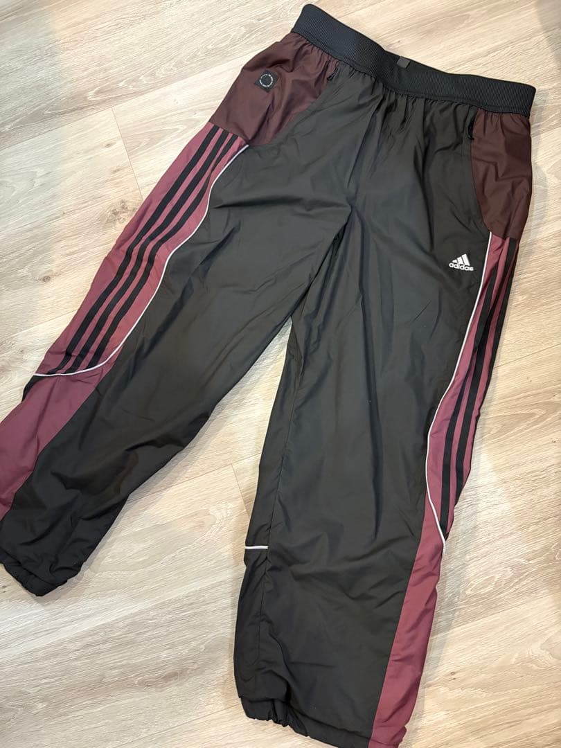 adidas ナイロン上下セット 黒・バーガンディ　Ｌ　ほぼ新品　冬用