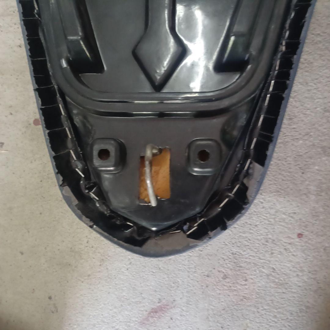 PCX125 jf28 、kf12 シート　破れは無し