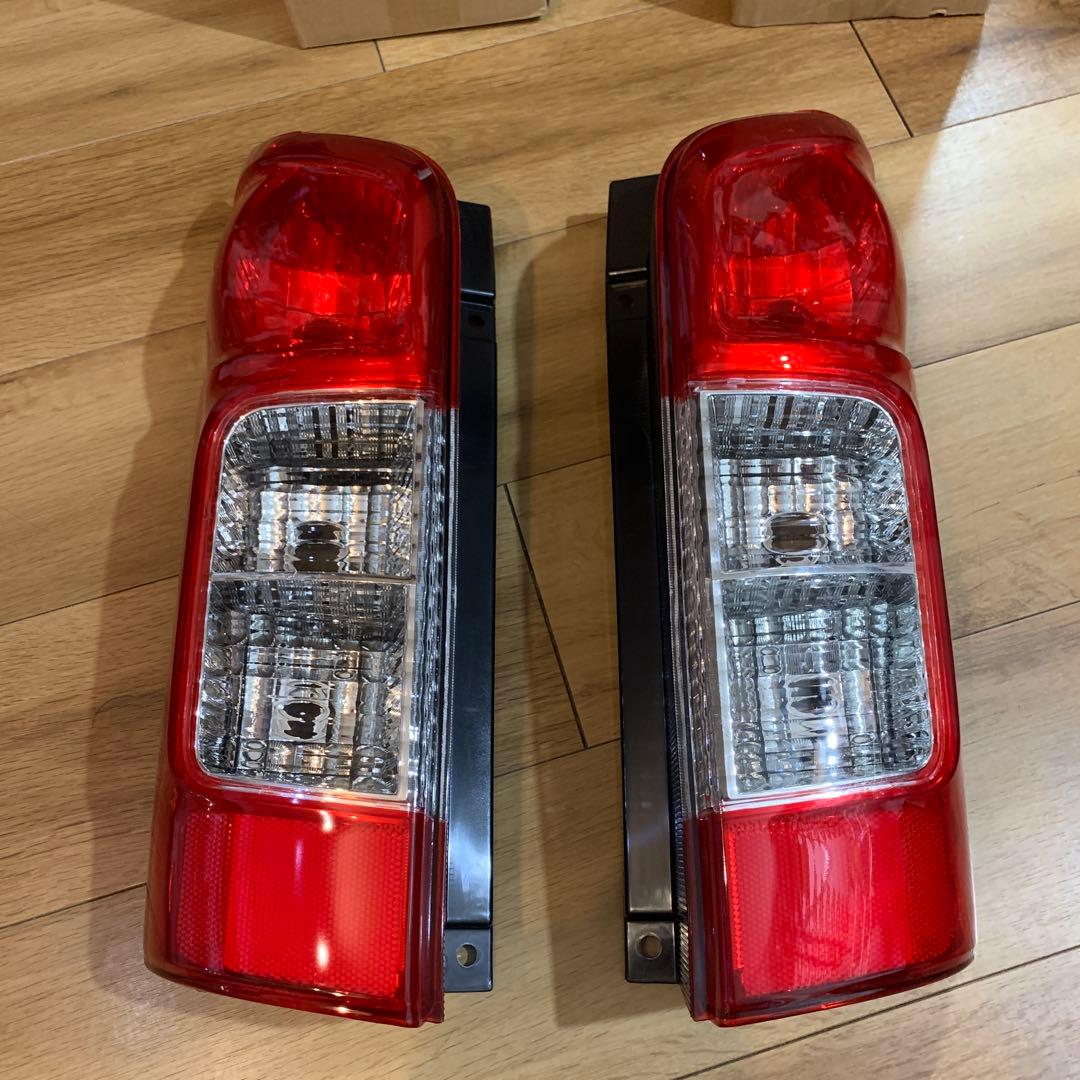 キャラバンnv350 テールライト 左右セット
