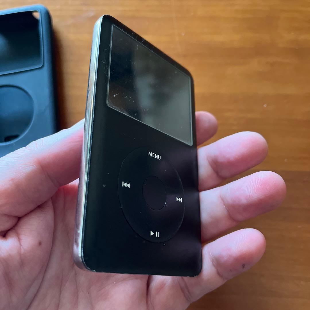 iPod classic 80GB ブラック 本体、シリコンカバー、ケーブル付き