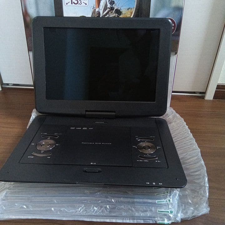 ポータブルDVDプレイヤー　説明文必須