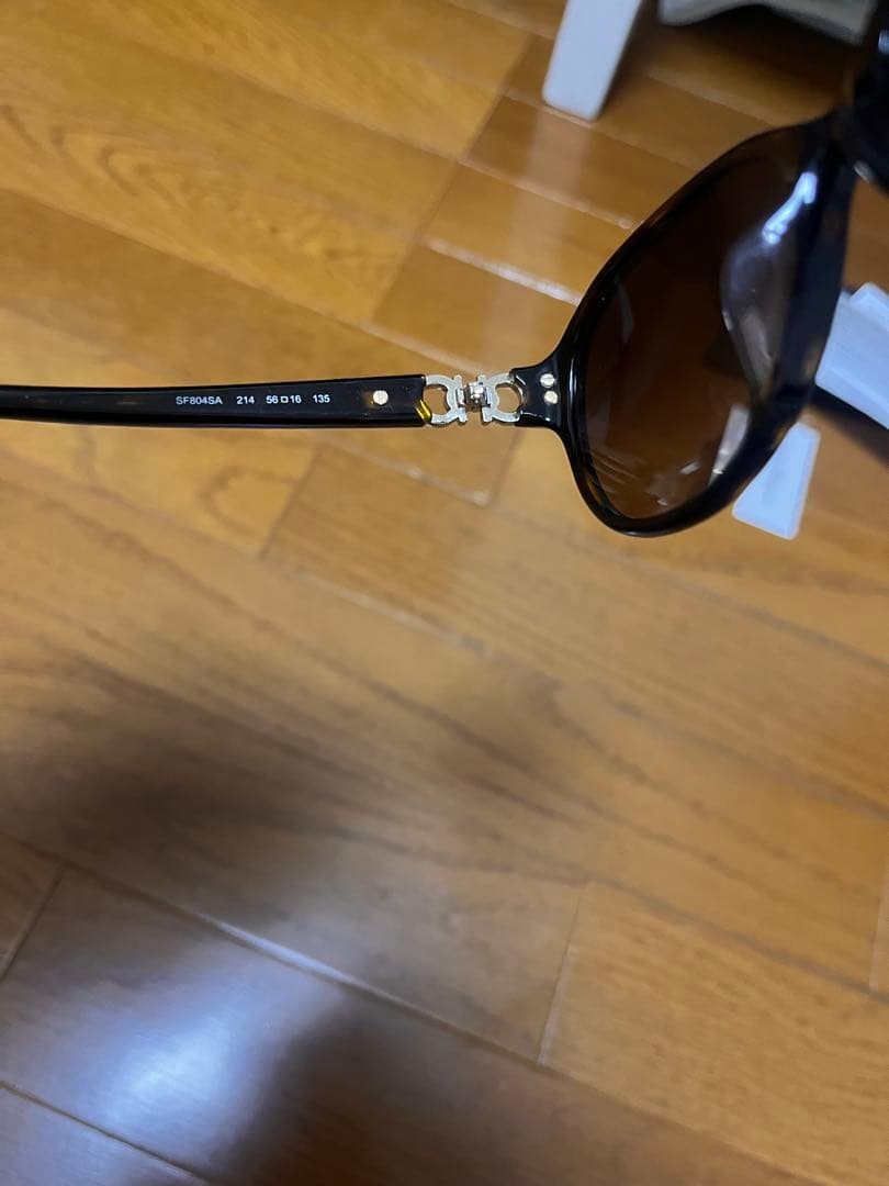 Salvatore　Ferragamo　サングラス　 ケース・クロス・箱付き