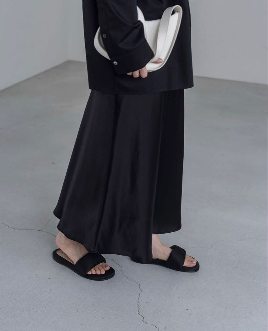 satin flare skirt digne ディニュ Black 2