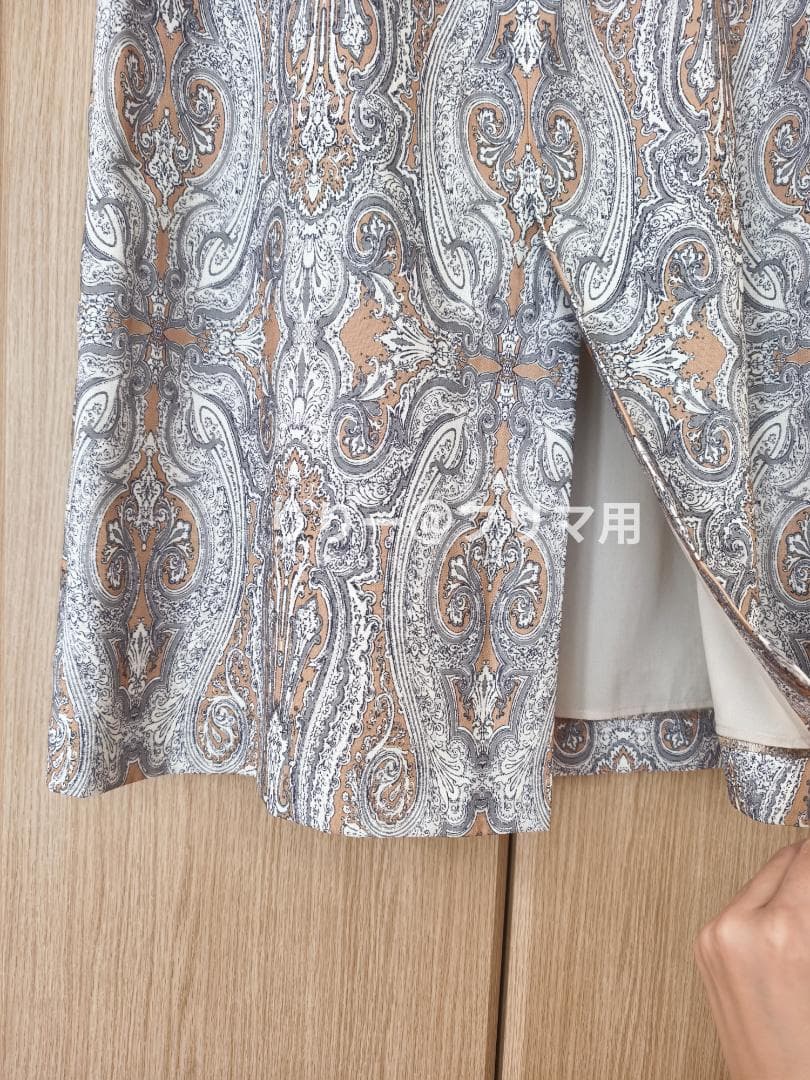 25SS美品・40サイズ★23区 ペイズリープリントスカート　ベージュ系