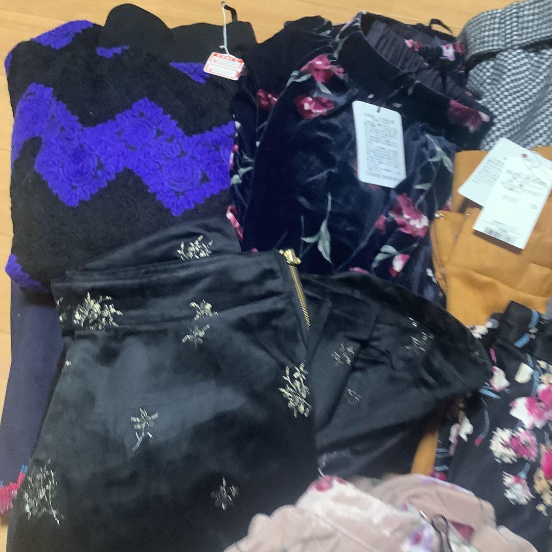 パ*ル様 レディーススカート12着　新品多数あり（多様なデザイン）ほぼMサイズ。