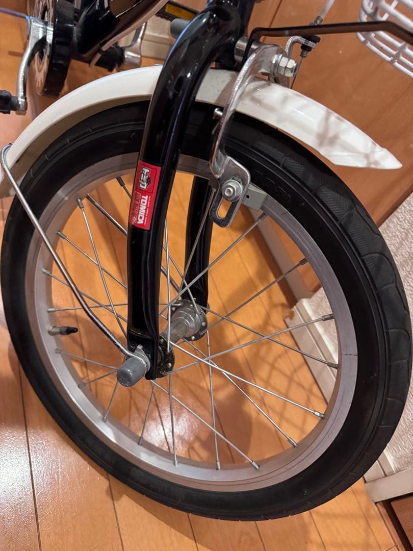 キット様⭐︎引き取り限定16インチ子供自転車　トイザらス　トミカ　ヘルメット付き