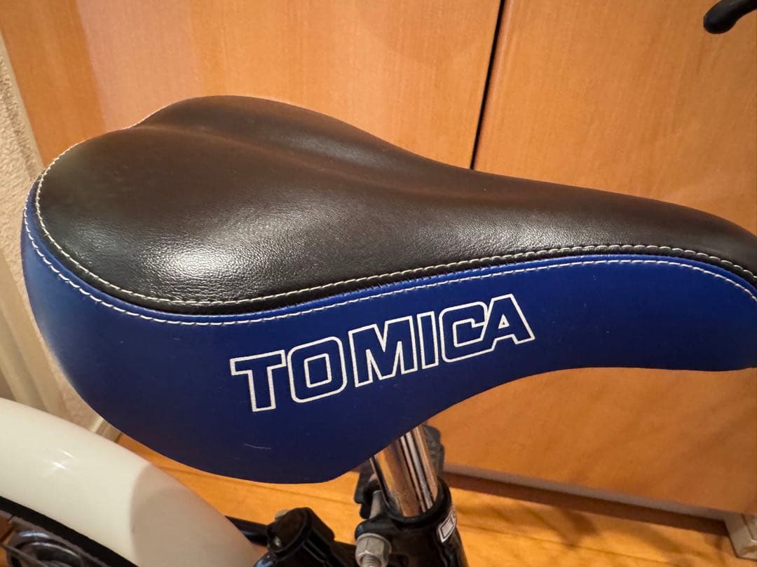 キット様⭐︎引き取り限定16インチ子供自転車　トイザらス　トミカ　ヘルメット付き