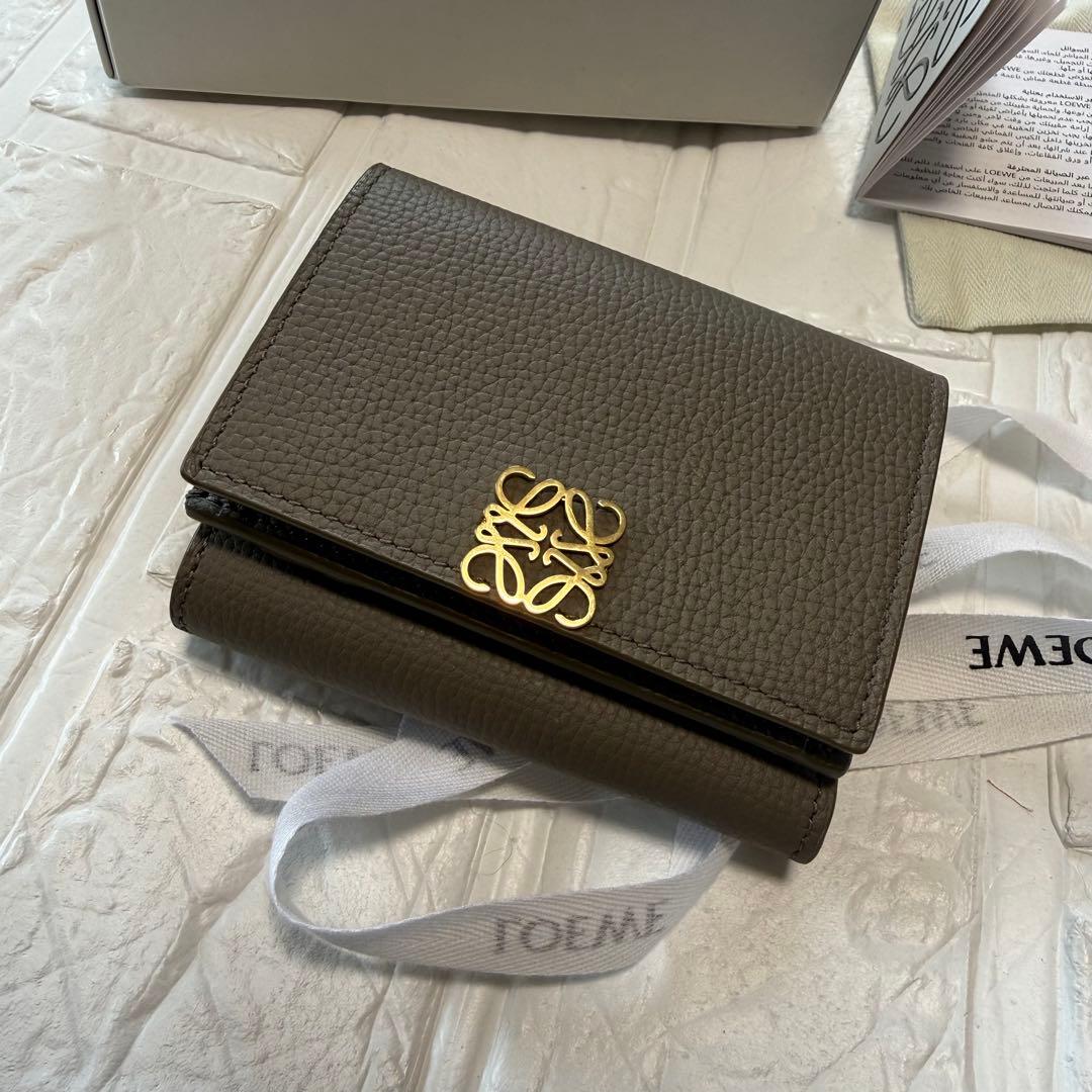 LOEWE ロエベ　アナグラム トライフォールド ウォレット　トープ