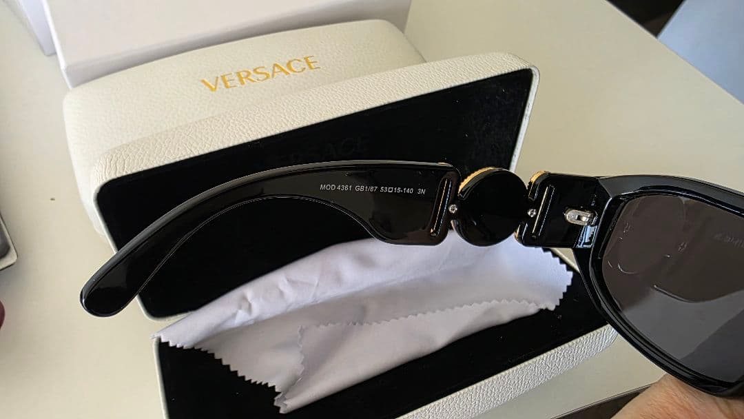 VERSACE ブラック キャットアイ サングラス