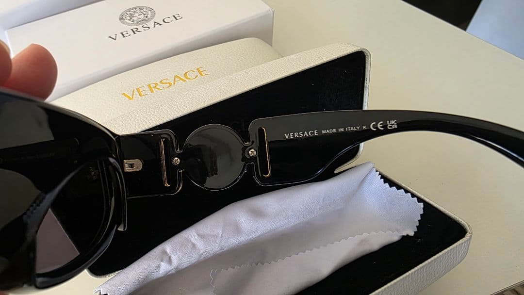 VERSACE ブラック キャットアイ サングラス