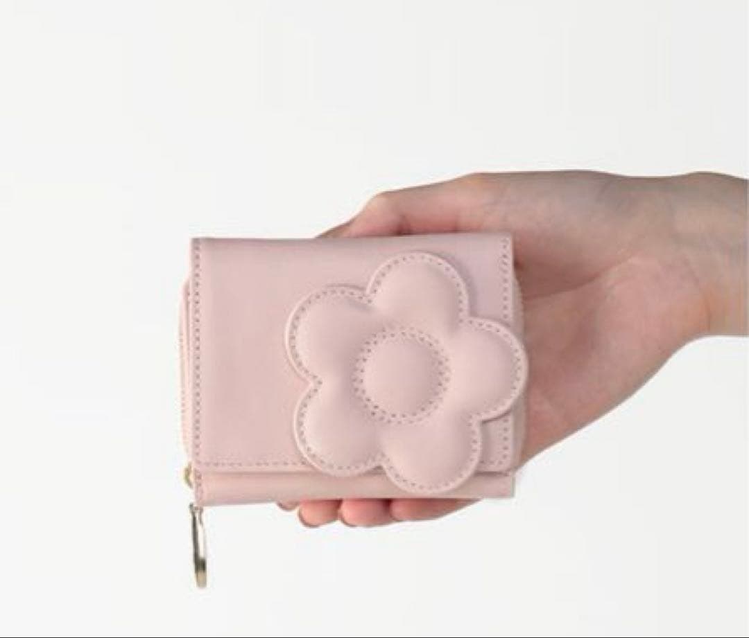 y　新品　MARY QUANT ビッグデイジーパッチ ミニウォレット
