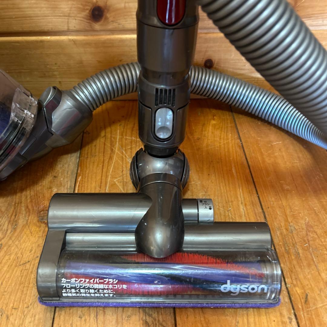 送料無料　￼dyson DC48 掃除機