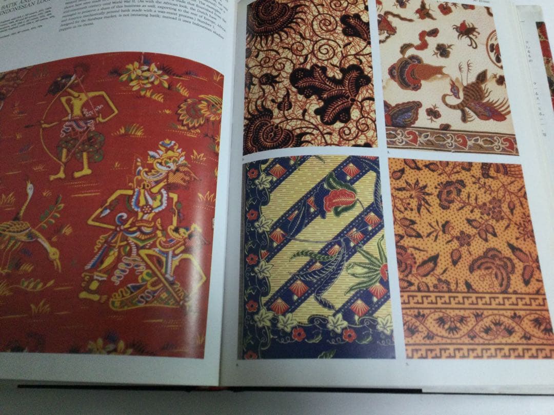 TEXTILE DESIGNS　 ヨーロッパとアメリカのパターン200年