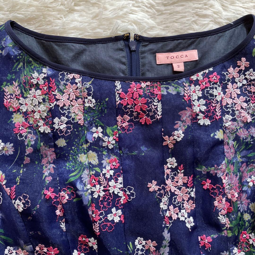 トッカTOCCA ネイビー花柄　総刺繍のワンピース
