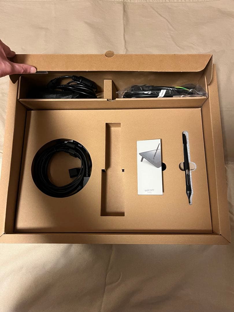 Wacom Cintiq 16 DTK1660K1D 1度のみ使用